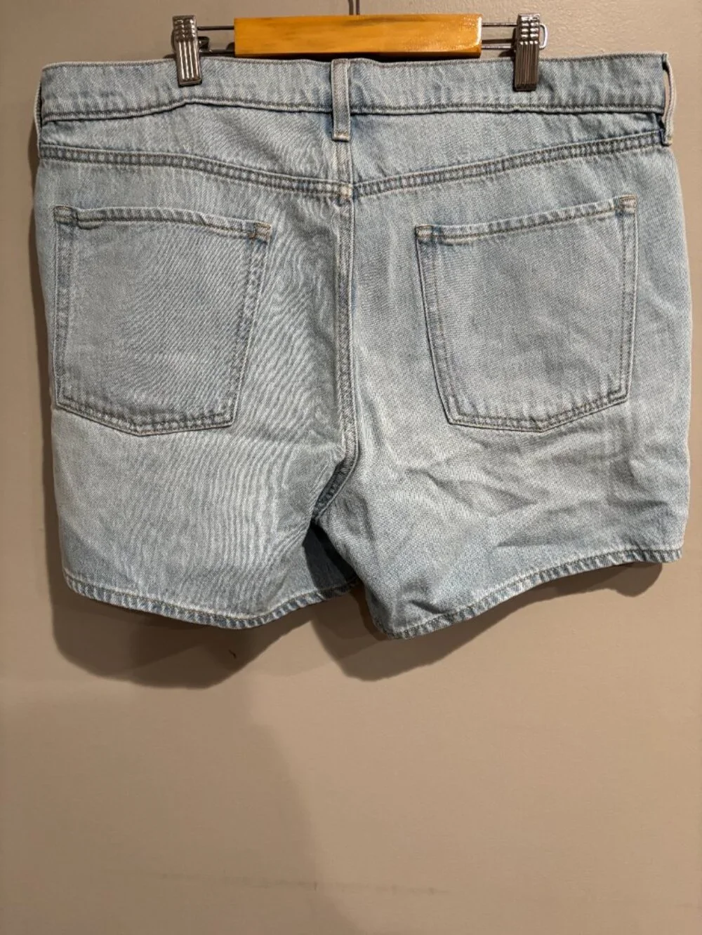 Old Navy women's Baggy Lt Blue denim mid Rise shorts SZ: 14